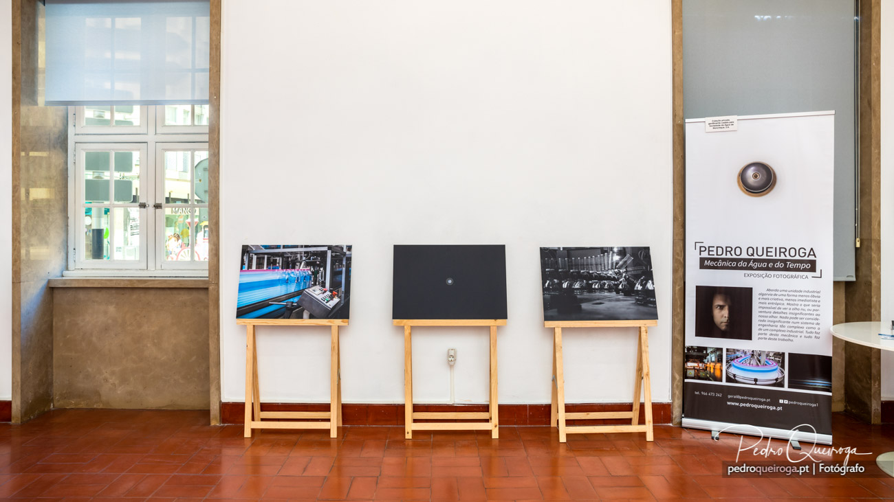 Détail de 3 images exposées et de l'affiche de l'exposition photographique