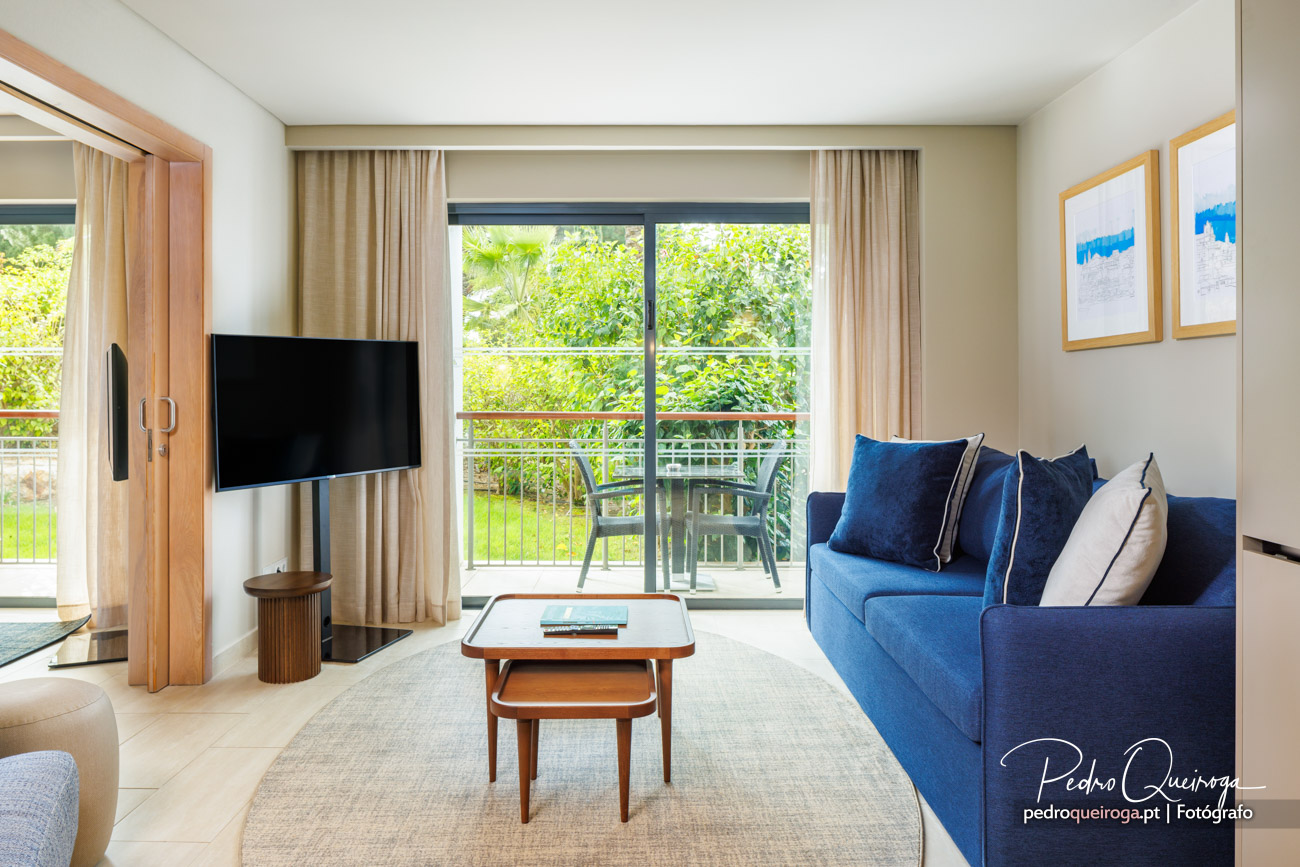 Sala de estar do quarto de hotel