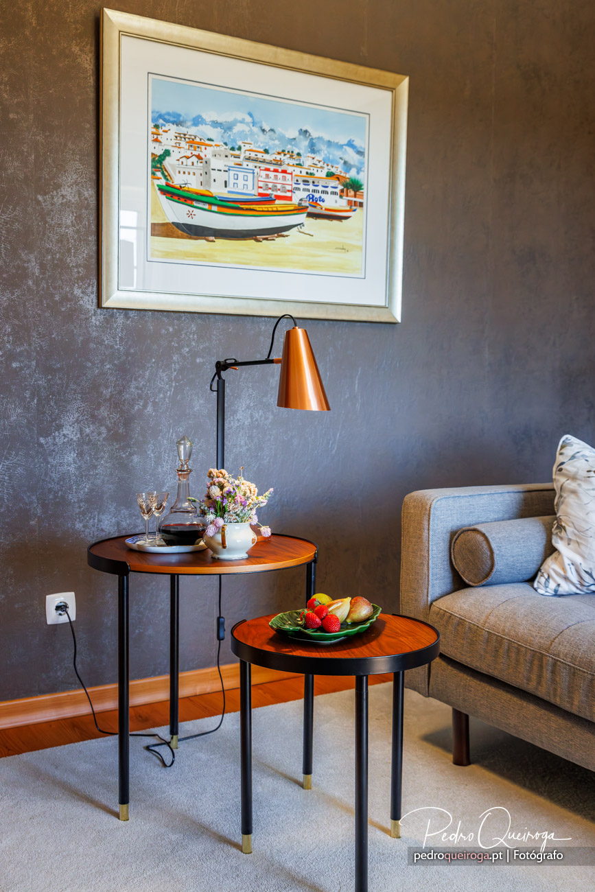 Fotógrafo de decoração - Mesa de apoio com vinho e fruta