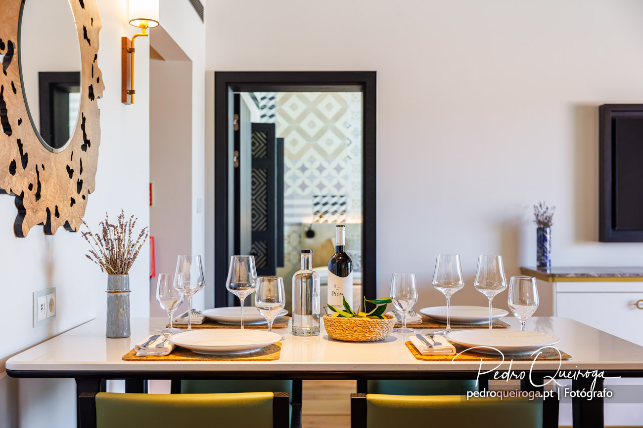 Fotografia aumentada dos detalhes da decoração da mesa de jantar