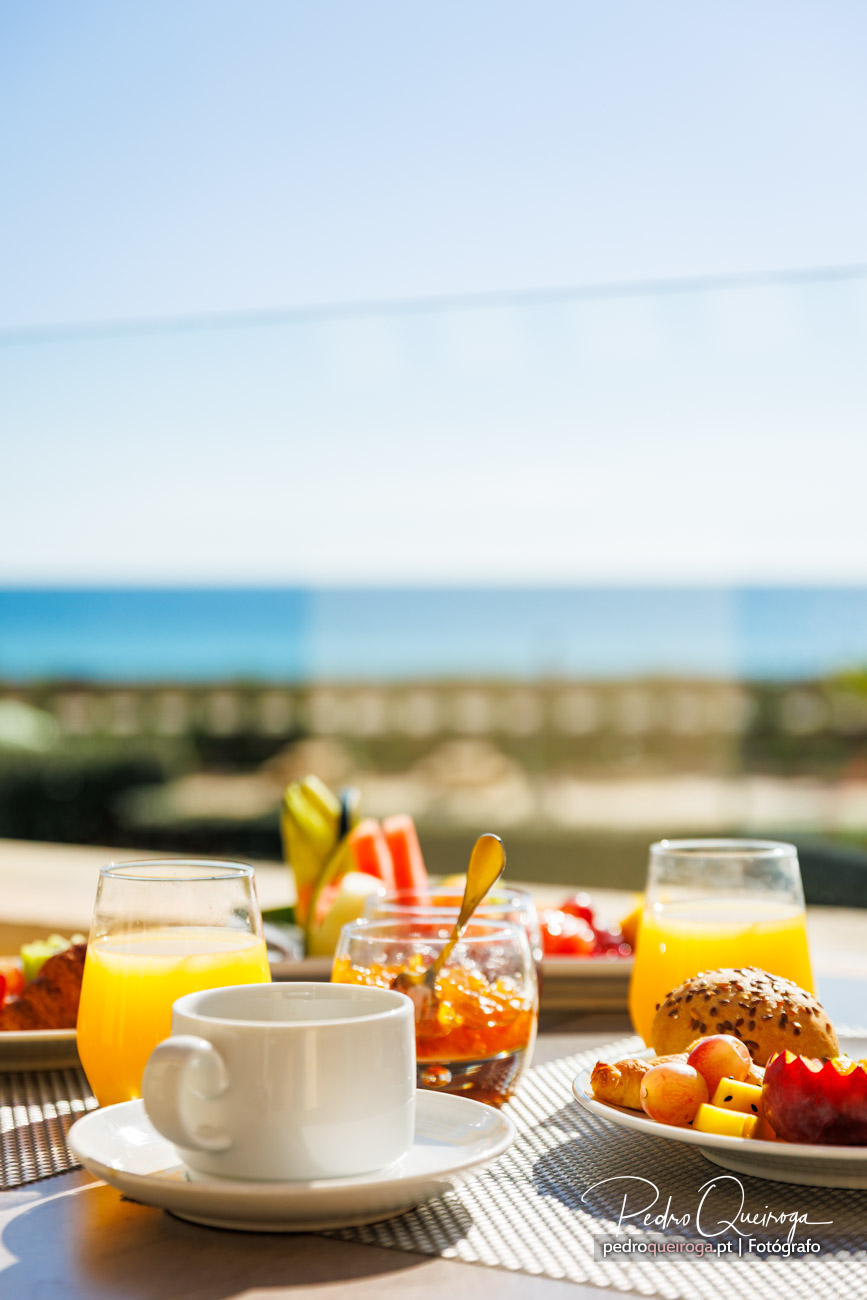 Chávena de café e céu azul