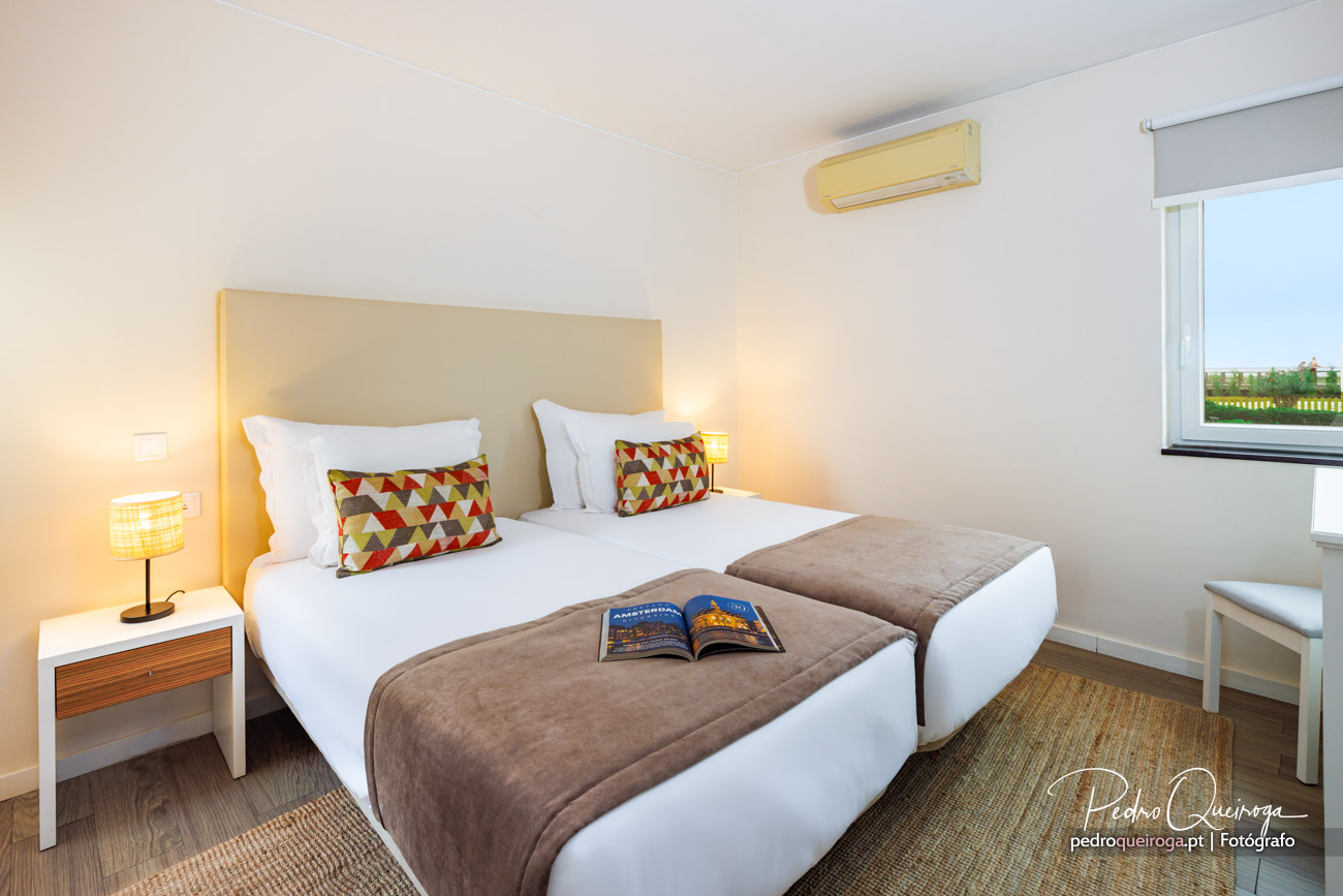 Quarto com duas camas separadas