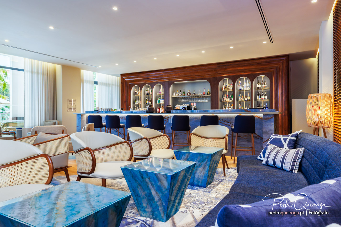 Zona de convívio perto do balcão do bar
